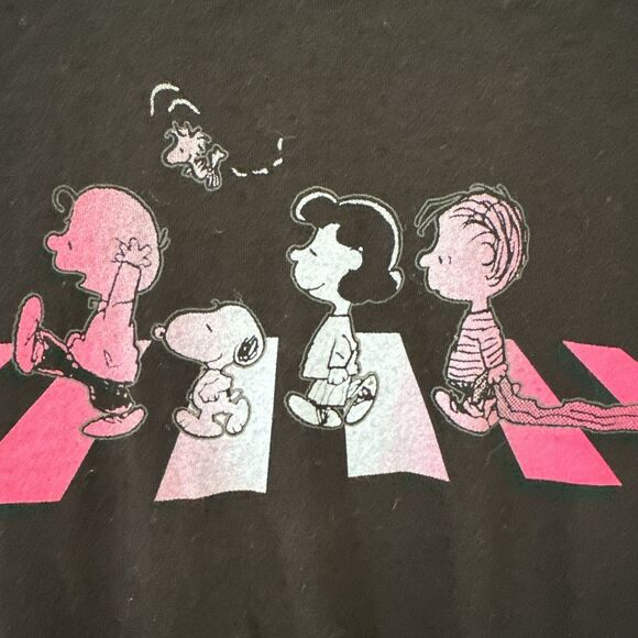 Peanuts T-shirt Juniors Large Tee Abbey Road Beatles Snoopy Charlie Brown - Picture 4 of 10